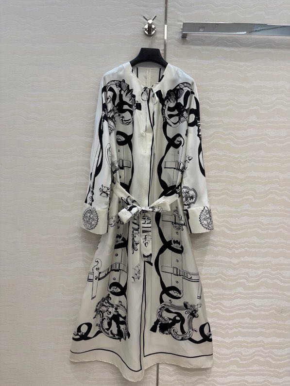 Длинное шелковое платье