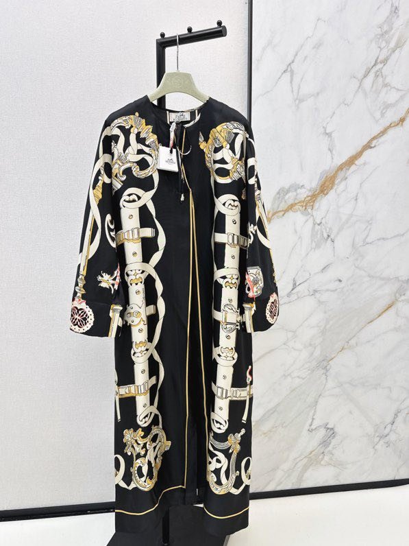 Длинное шелковое платье фото 3