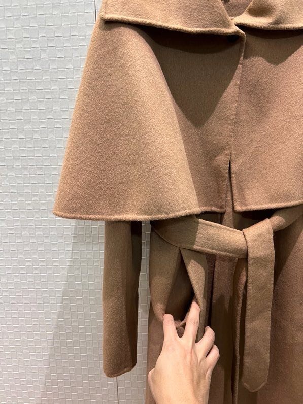 Длинное шерстяное пальто с накидкой шалью фото 6