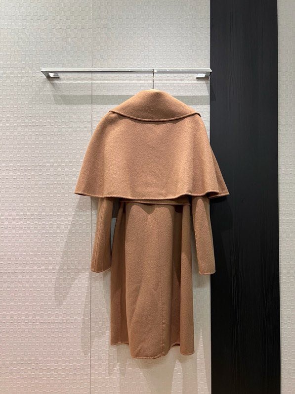 Длинное шерстяное пальто с накидкой шалью фото 8