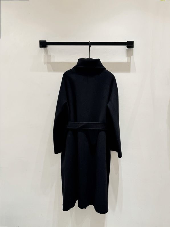 Long wool coat at минималистичном style фото 2