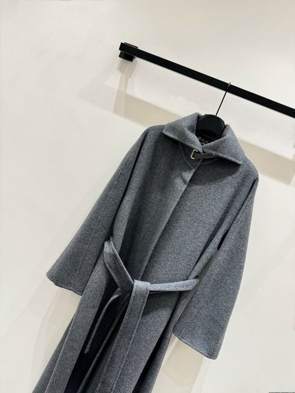 Длинное шерстяное пальто в минималистичном стиле фото 3