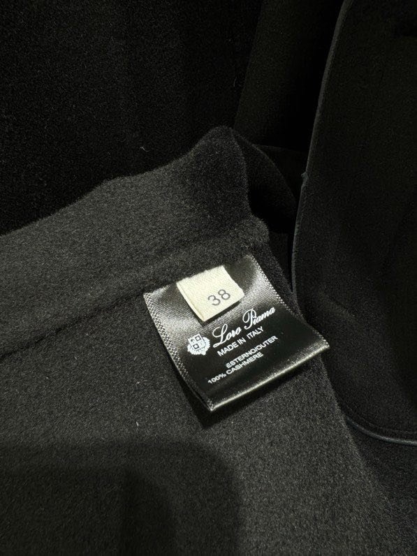 Long wool coat at минималистичном style фото 4