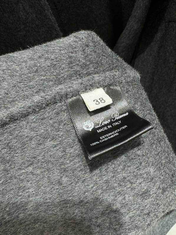 Длинное шерстяное пальто в минималистичном стиле фото 4