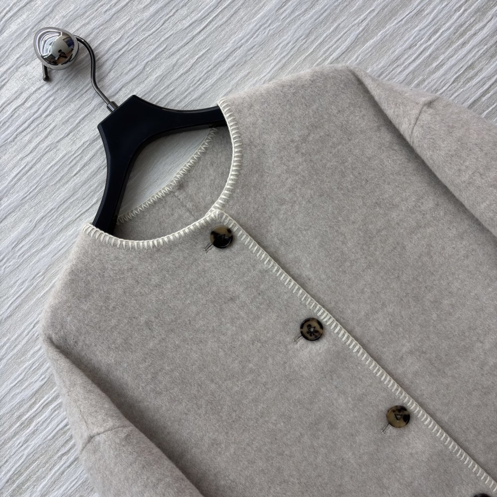 Длинное шерстяное пальто фото 4