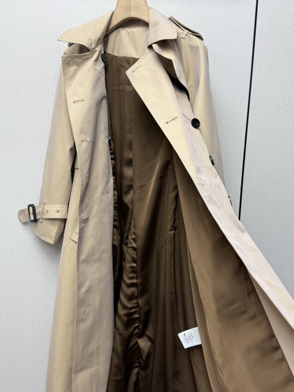 Длинный двубортный женский тренч фото 8