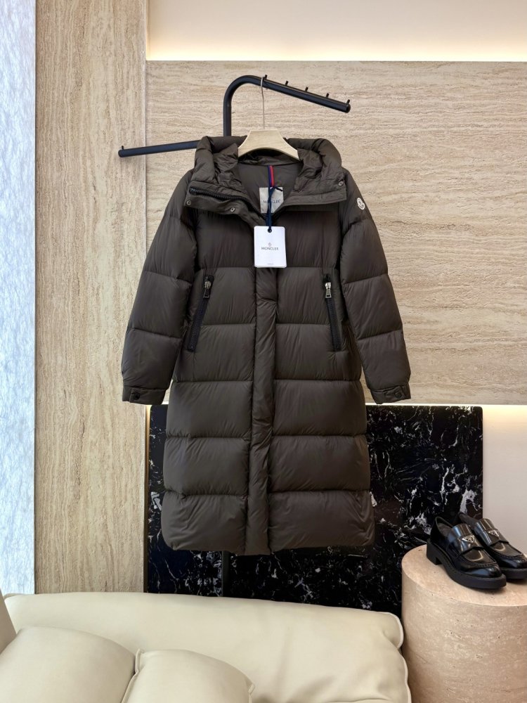 A long fitted Down jacket from side lightning