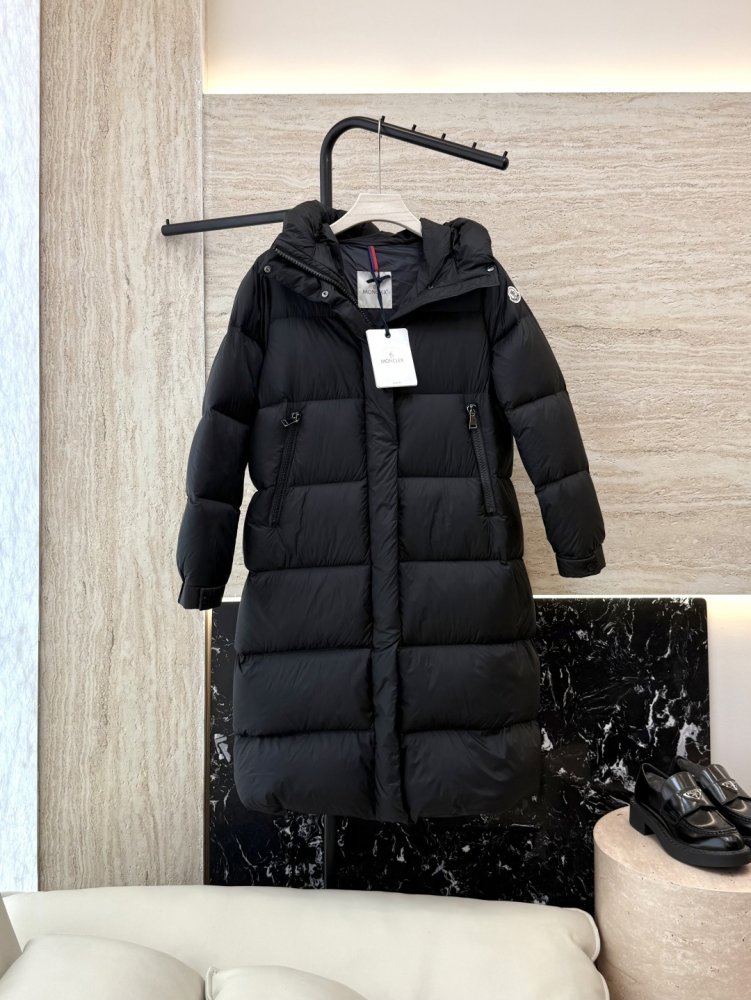 Длинный приталенный пуховик с боковой молнией