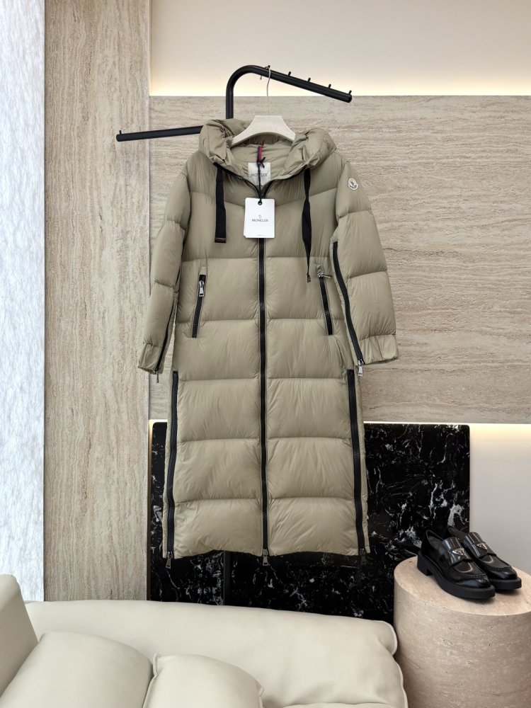 A long fitted Down jacket from side lightning