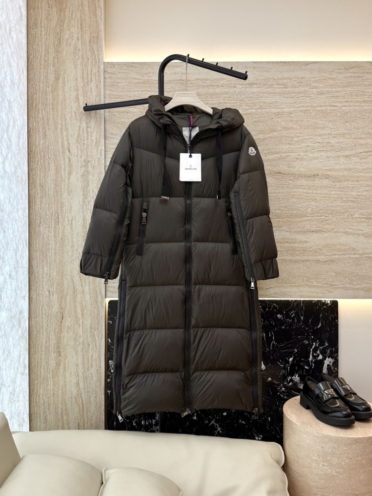 A long fitted Down jacket from side lightning