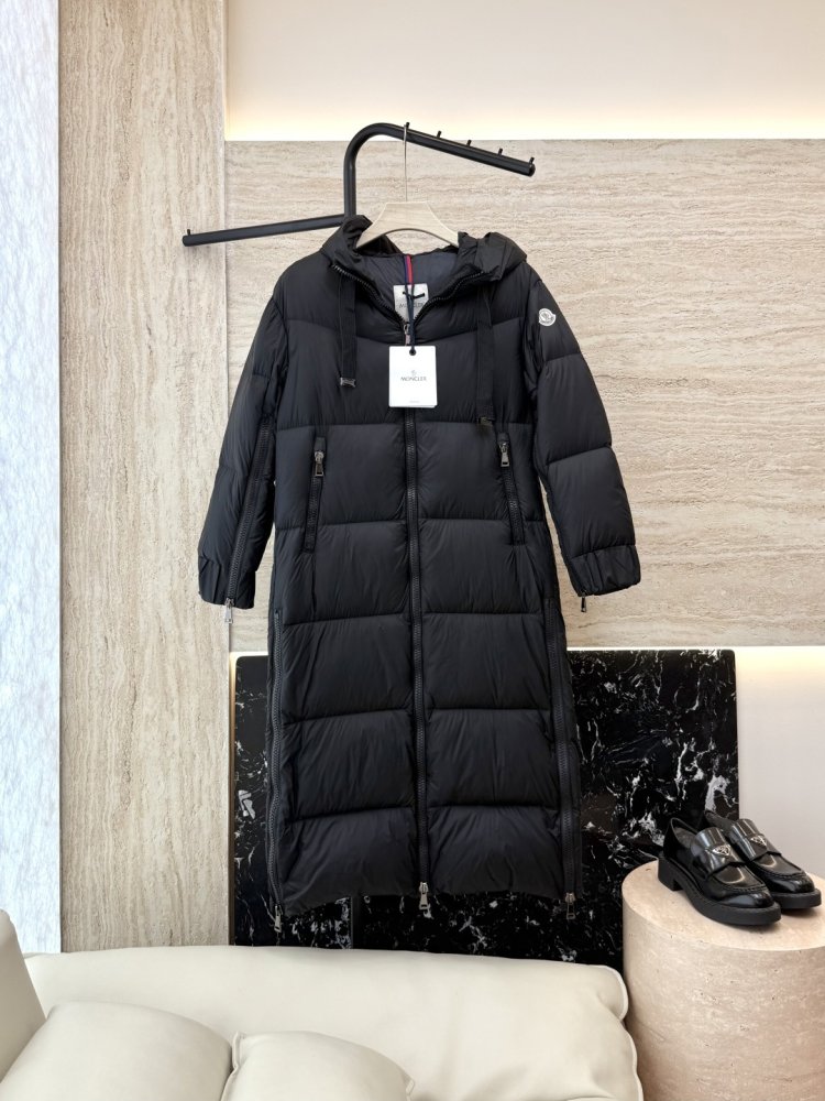 Длинный приталенный пуховик с боковой молнией