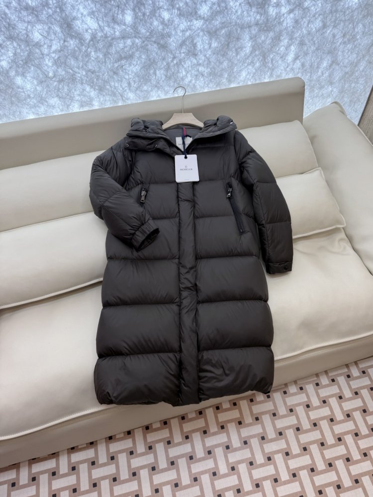 A long fitted Down jacket from side lightning фото 3