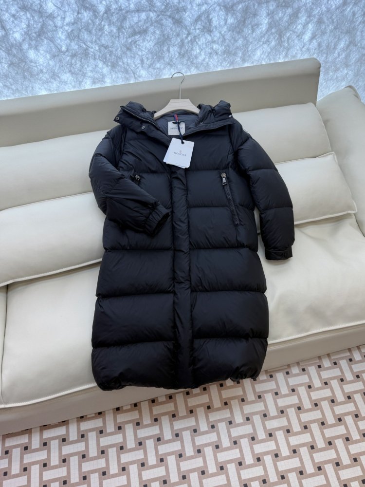 Длинный приталенный пуховик с боковой молнией фото 3