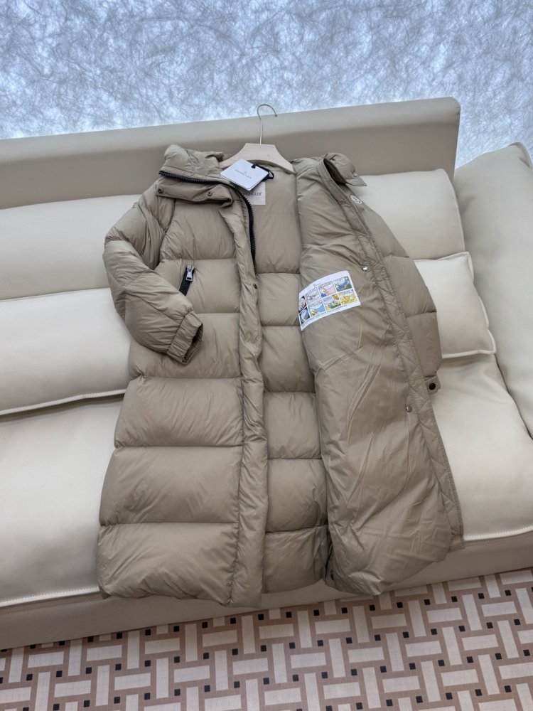 Длинный приталенный пуховик с боковой молнией фото 4