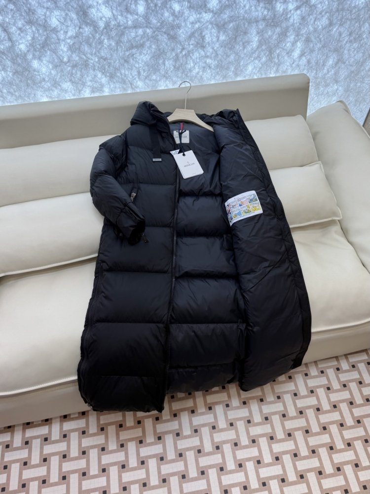 Длинный приталенный пуховик с боковой молнией фото 4