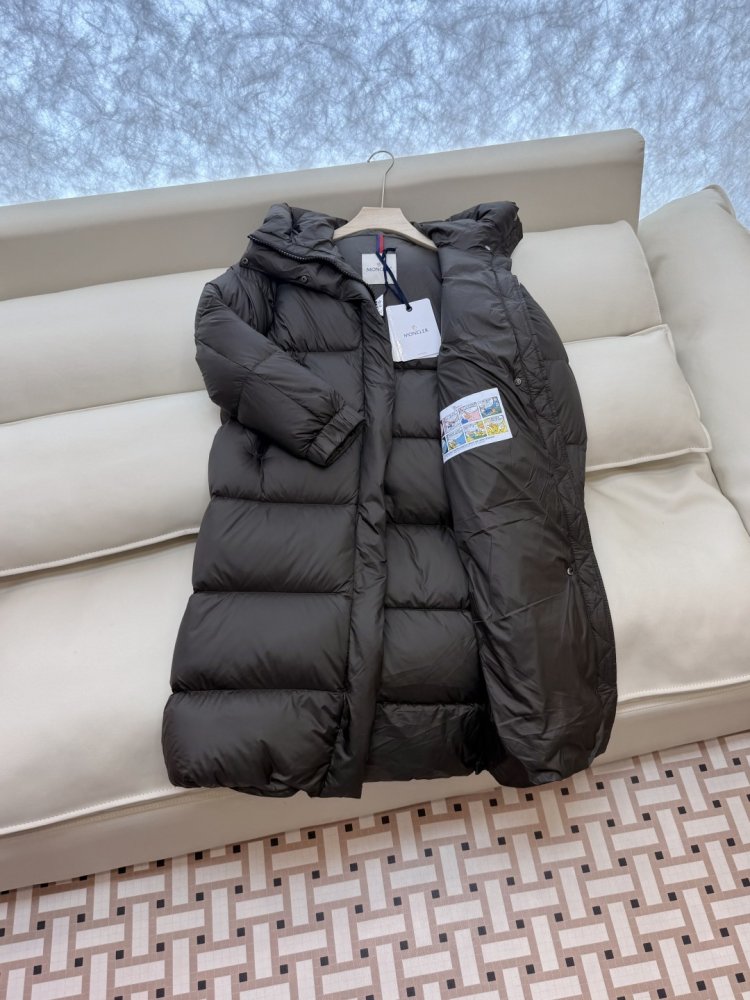 A long fitted Down jacket from side lightning фото 5