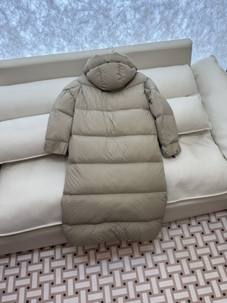A long fitted Down jacket from side lightning фото 5