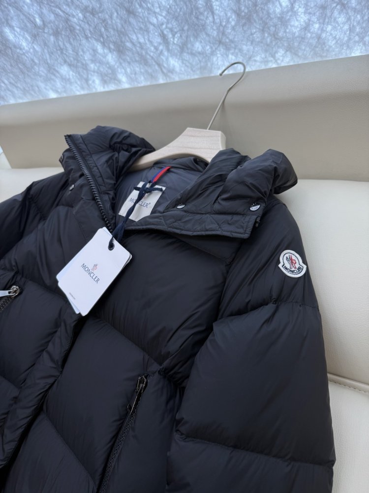 Длинный приталенный пуховик с боковой молнией фото 6