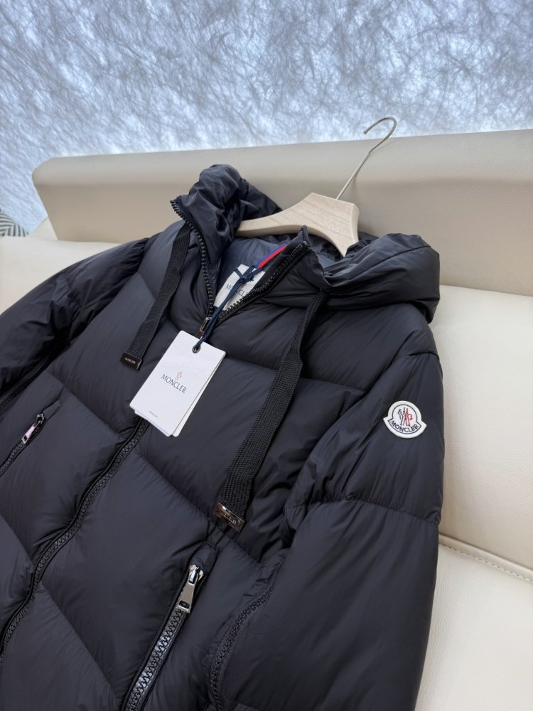 Длинный приталенный пуховик с боковой молнией фото 6