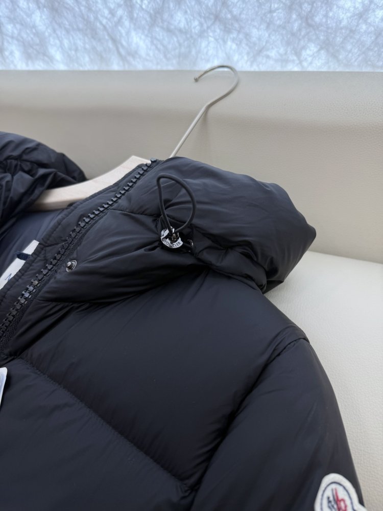 Длинный приталенный пуховик с боковой молнией фото 7