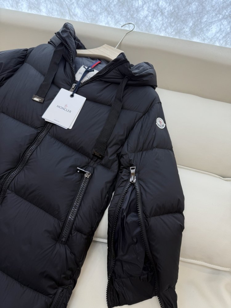 Длинный приталенный пуховик с боковой молнией фото 7