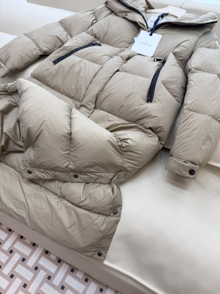 Длинный приталенный пуховик с боковой молнией фото 8