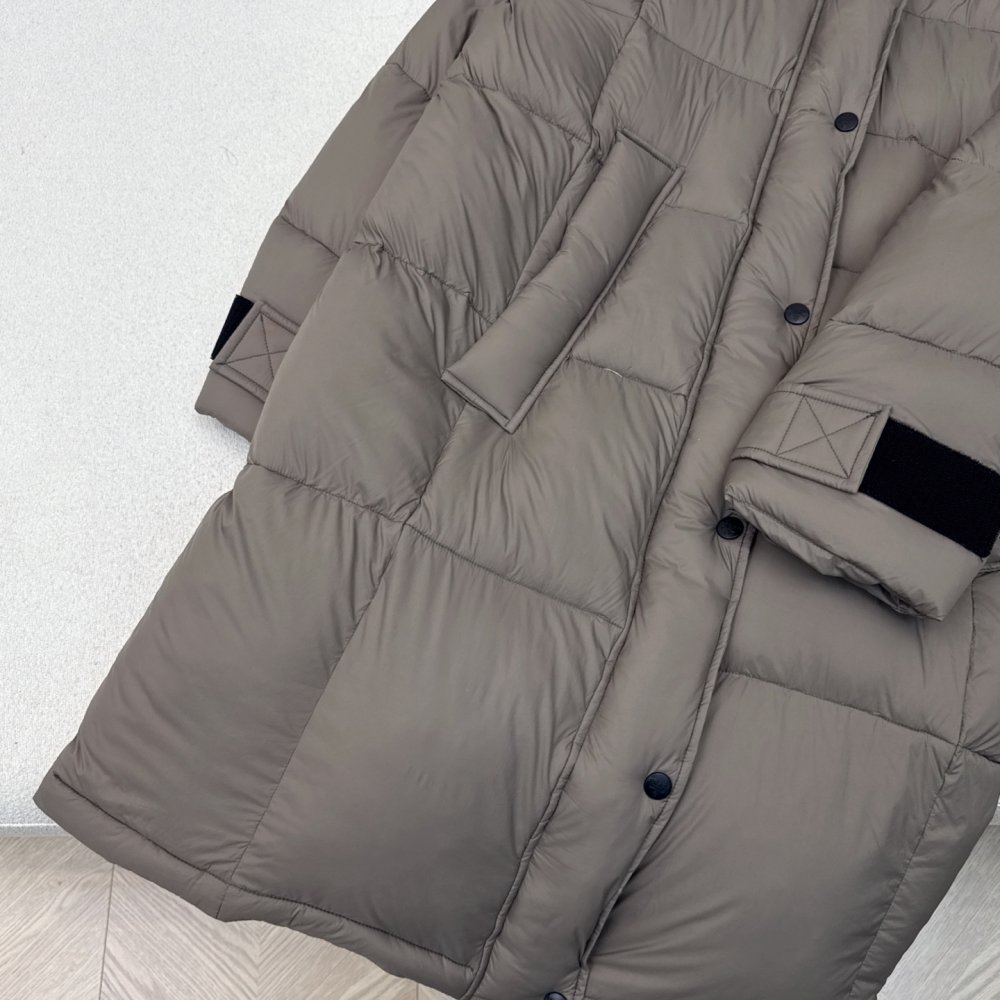 Длинный пуховик с капюшоном женский фото 4