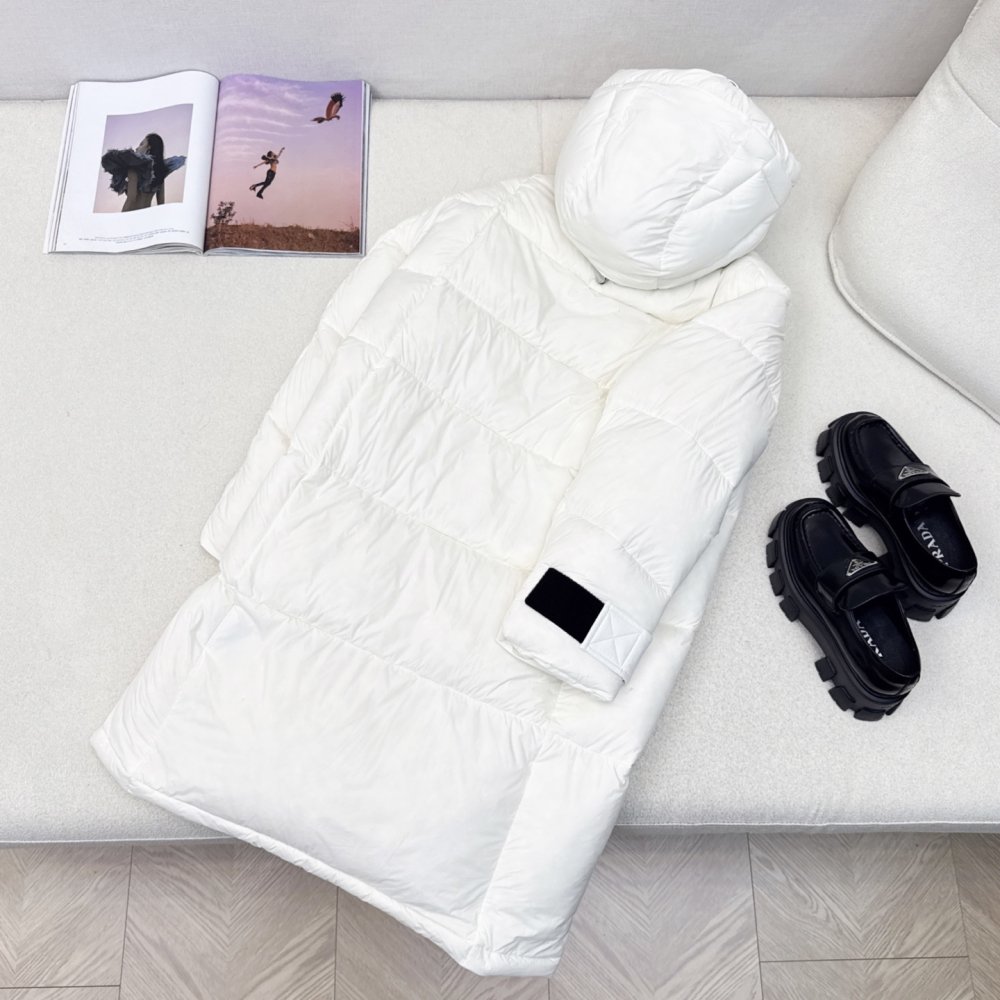 Длинный пуховик с капюшоном женский фото 9