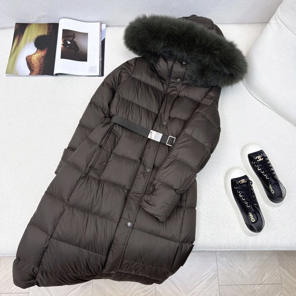 A long Down jacket from fur collar and hood