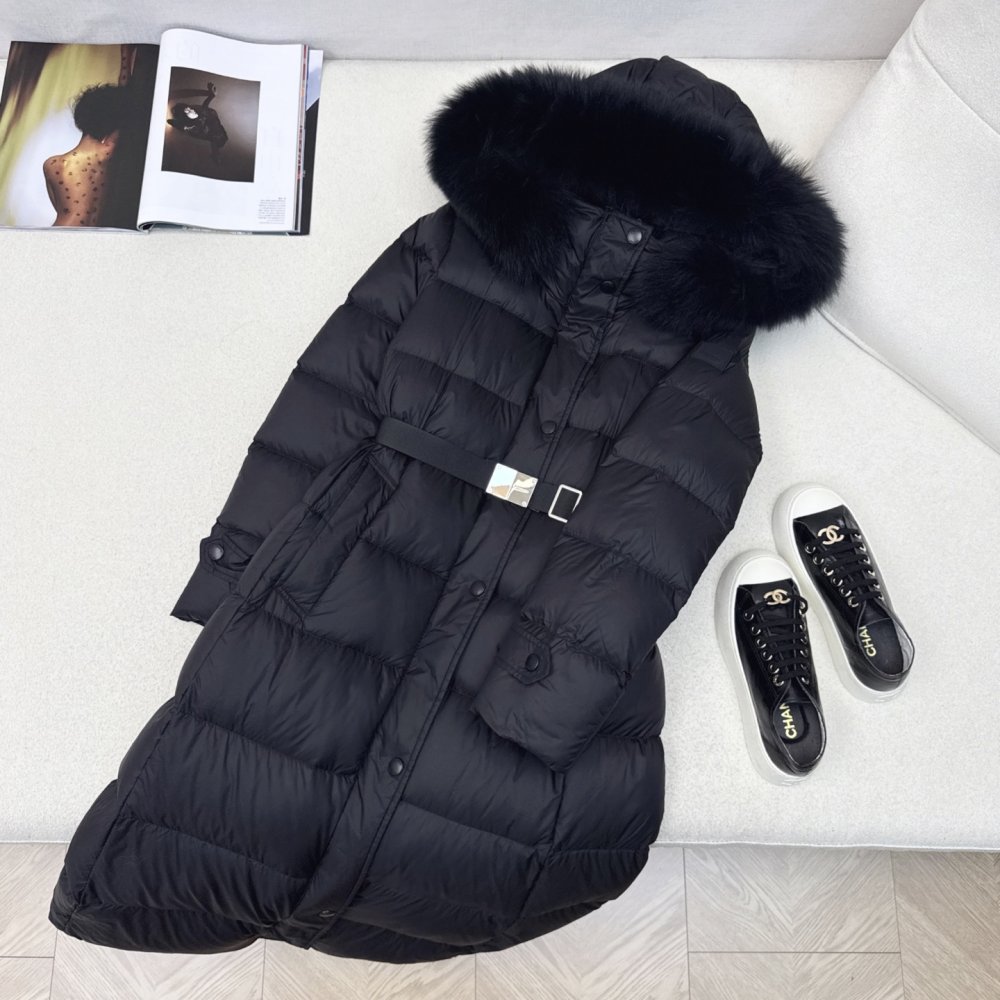 A long Down jacket from fur collar and hood
