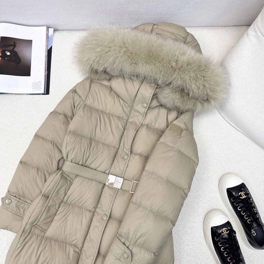 A long Down jacket from fur collar and hood фото 2