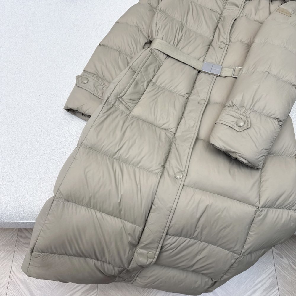 A long Down jacket from fur collar and hood фото 4