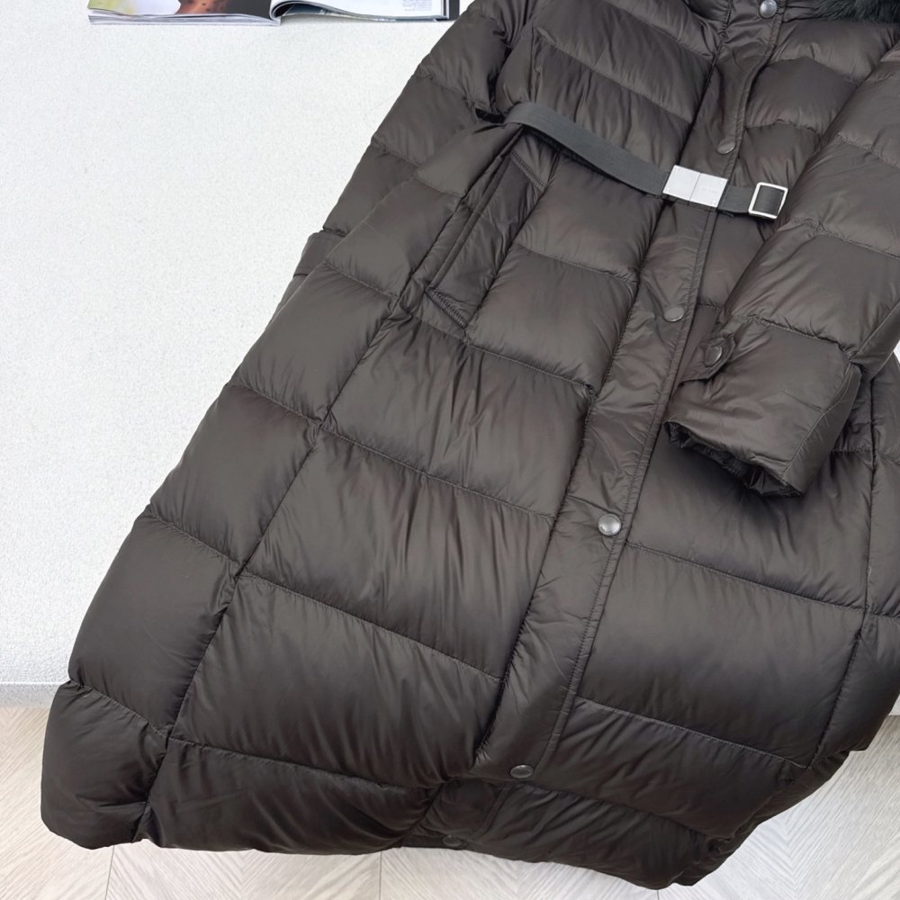 A long Down jacket from fur collar and hood фото 4