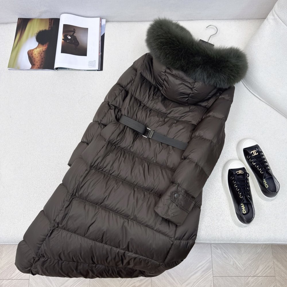 A long Down jacket from fur collar and hood фото 8