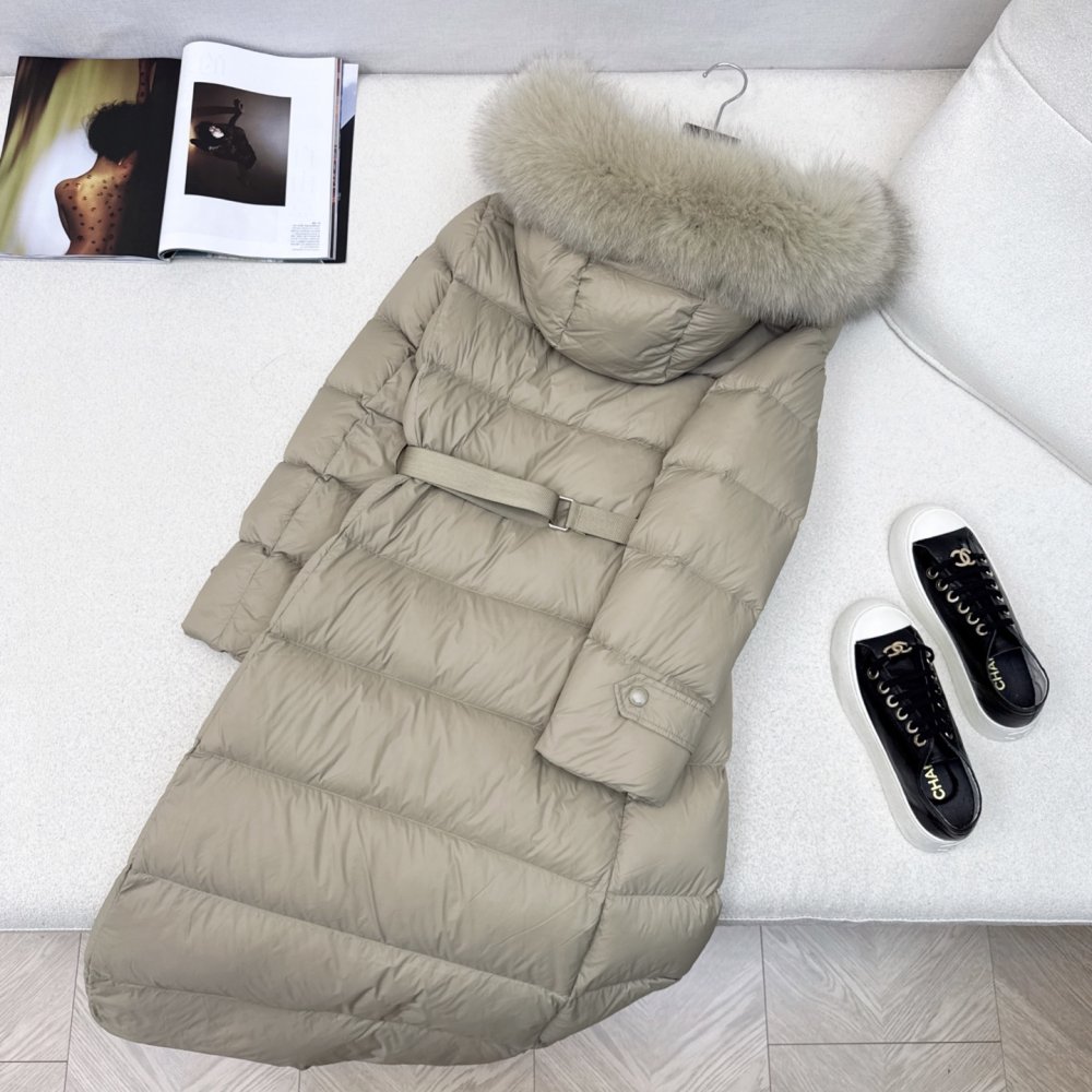A long Down jacket from fur collar and hood фото 9