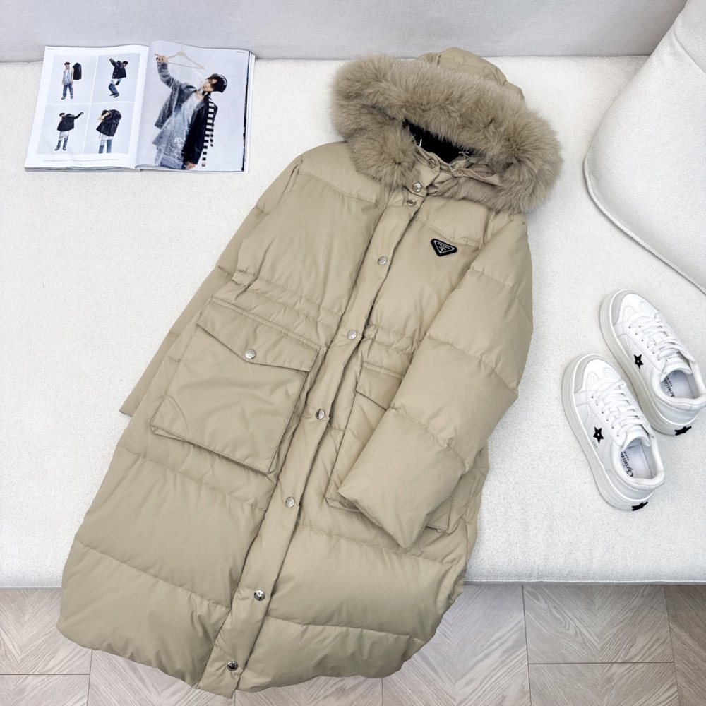 A long Down jacket female, collar hood of fox fur