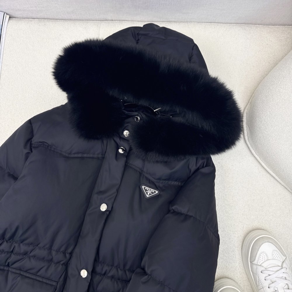 Длинный пуховик женский, воротник капюшона из лисьего меха фото 3