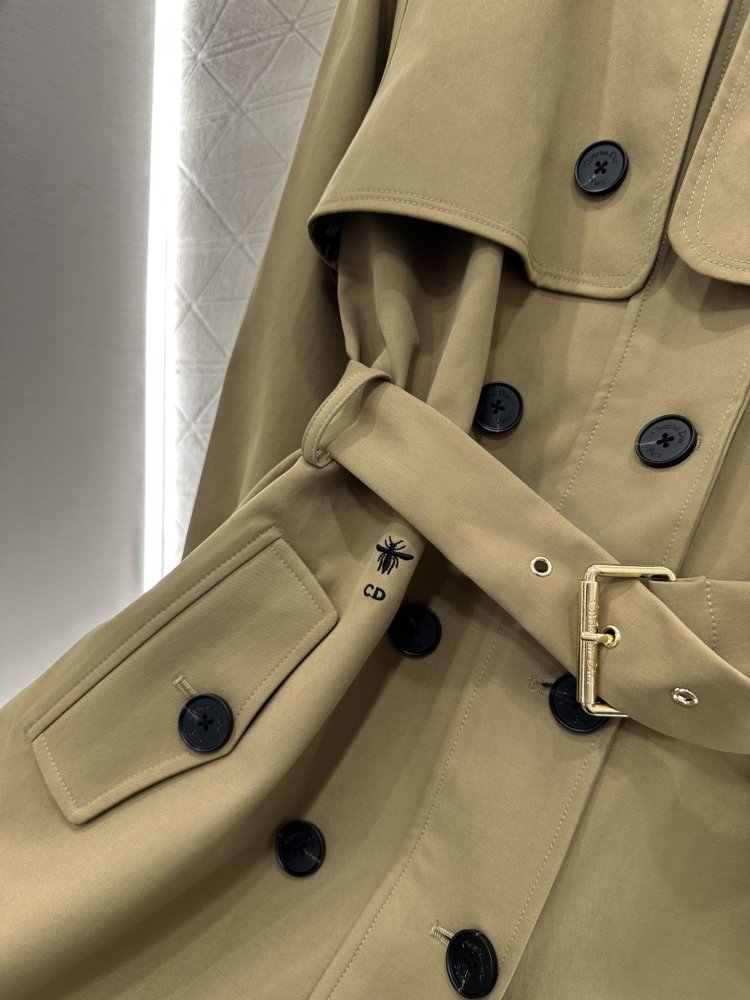 Довгий тренчкот з поясом і вилогами фото 6