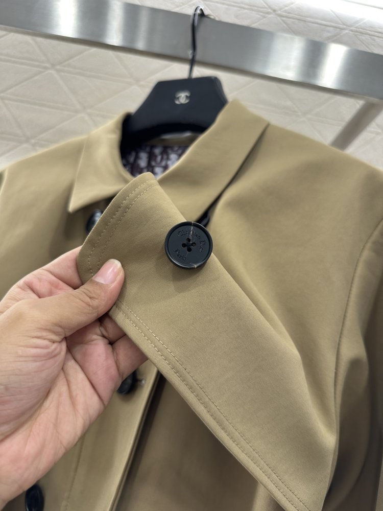 Довгий тренчкот з поясом і вилогами фото 7