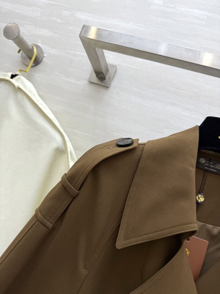 Длинный тренчкот с завязками на талии и лацканами фото 2