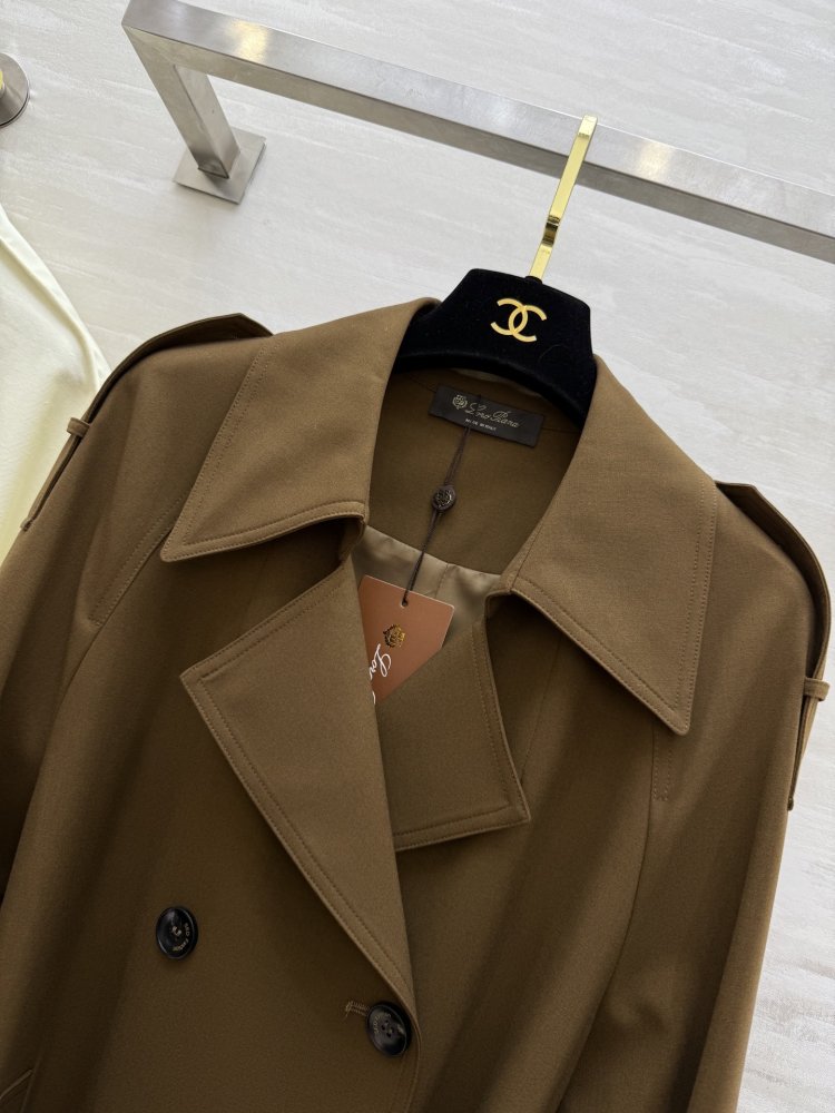 Длинный тренчкот с завязками на талии и лацканами фото 4