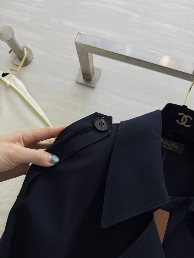 Длинный тренчкот с завязками на талии и лацканами фото 4