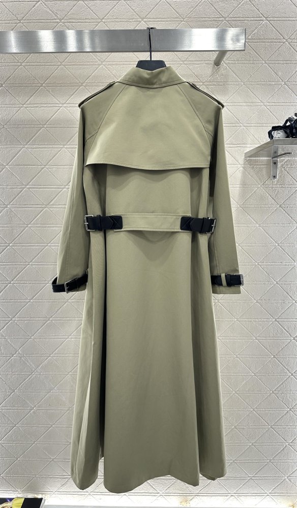 A long trench coat фото 2