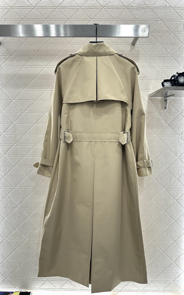 A long trench coat фото 2