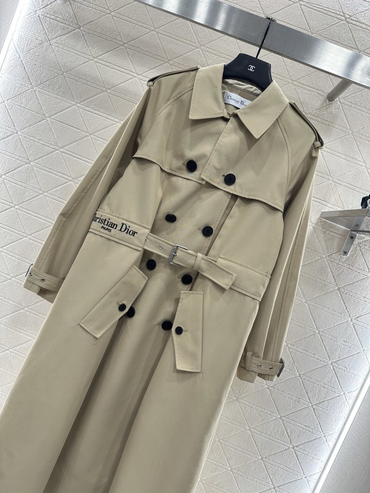 A long trench coat фото 3