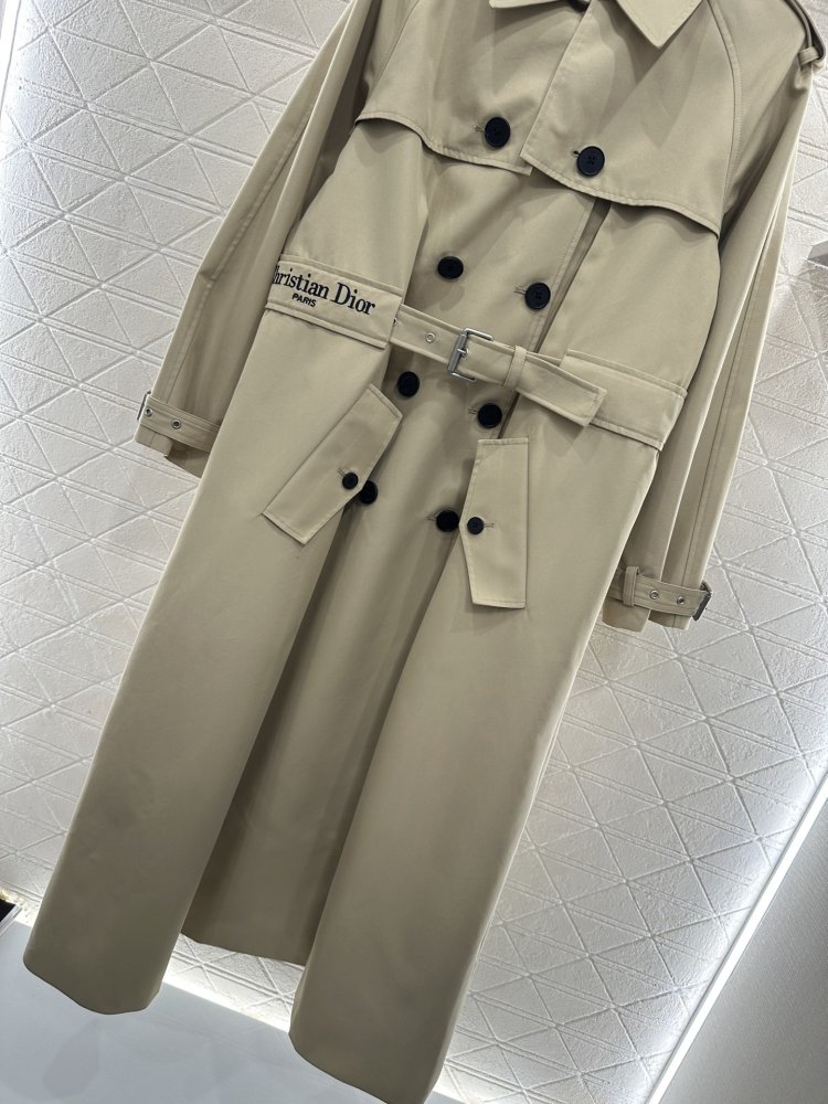 A long trench coat фото 4