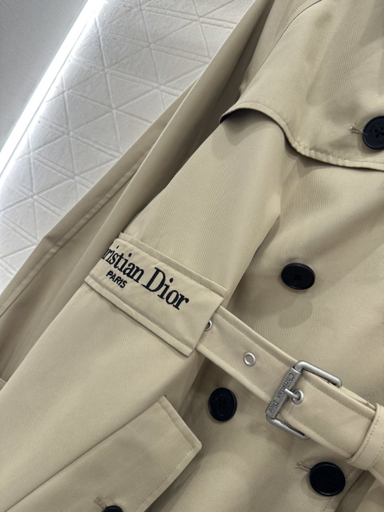 A long trench coat фото 5