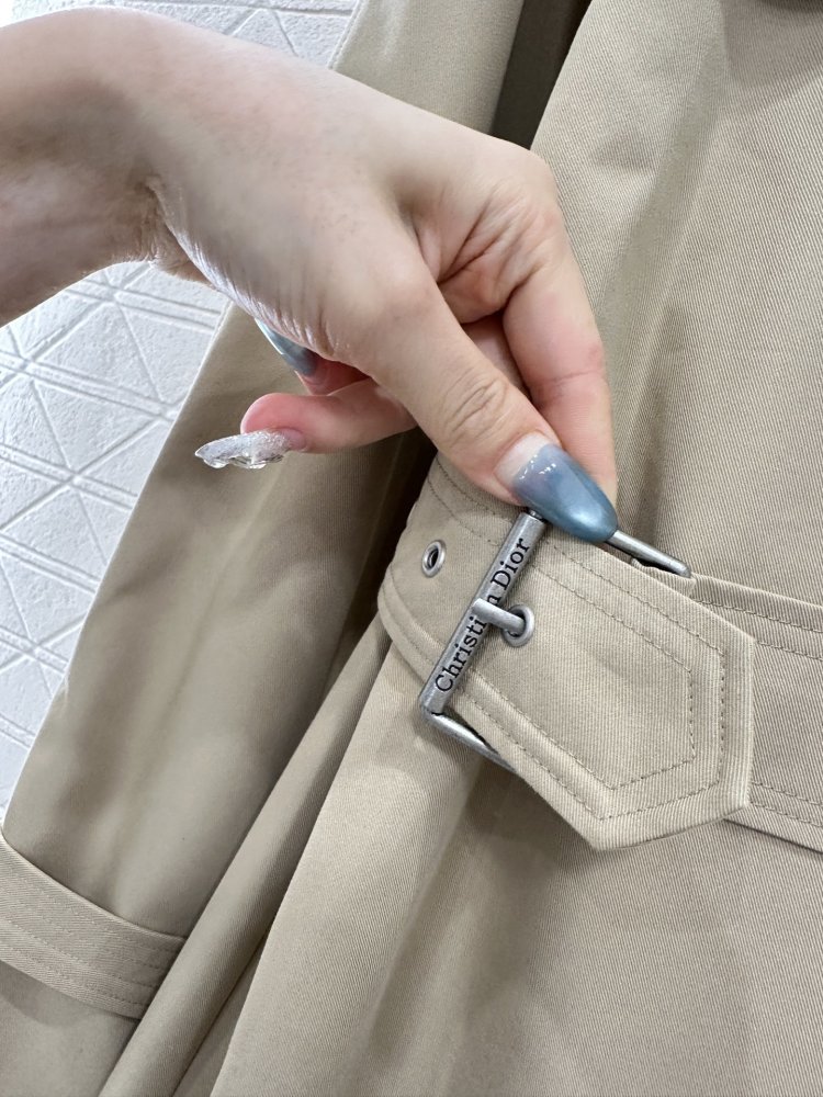 A long trench coat фото 6