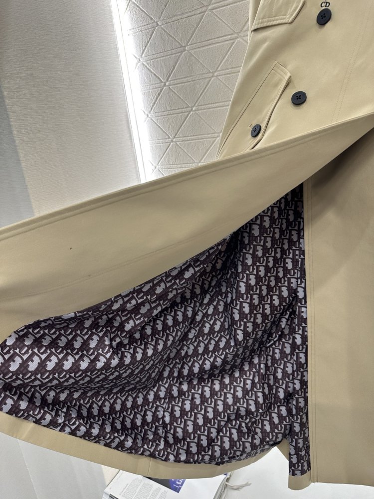 A long trench coat фото 8