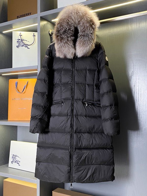 A long female Down jacket from collar of fox fur фото 2